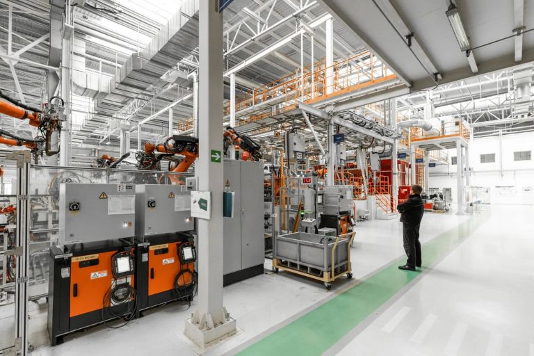 You are currently viewing How OEM Manufacturing Reduces Costs and Accelerates Business Growth
