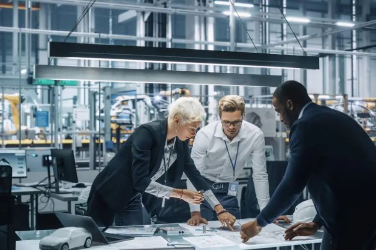 You are currently viewing OEM Manufacturing vs Private Label: Which Business Model is Right for You?