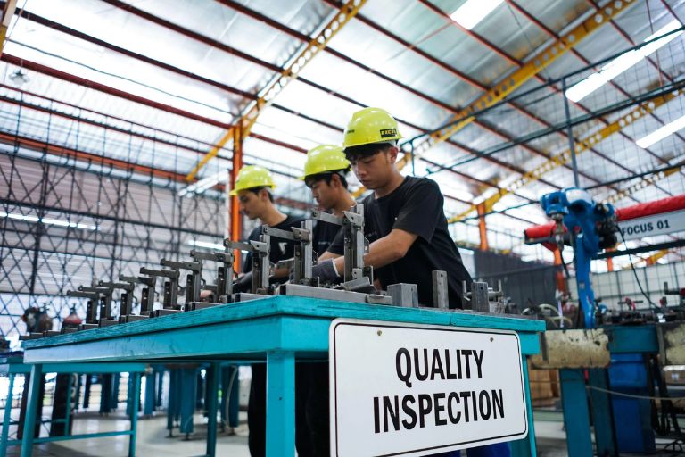 You are currently viewing How to Choose the Right Global Sourcing Partner for Your Business