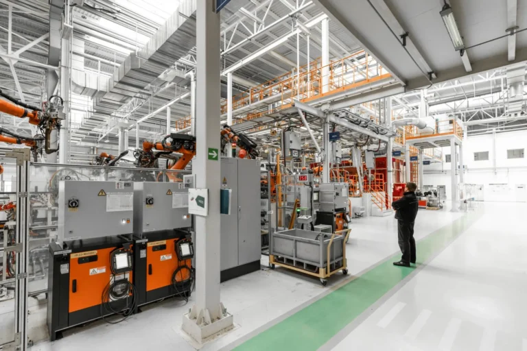 How OEM Manufacturing Reduces Costs and Accelerates Business Growth